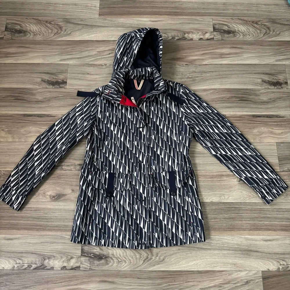 Land's End Women's Storm Raker Rain Jacket Classic Navy Ivory Size Small 2-4
